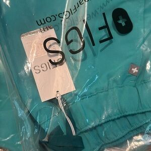 Men’s FIGS XS Oasis set